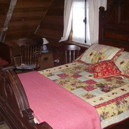 Au Vieux Foyer Bed & Breakfast Saint-Pierre-de-l'Ile-d'Orleans Exterior photo