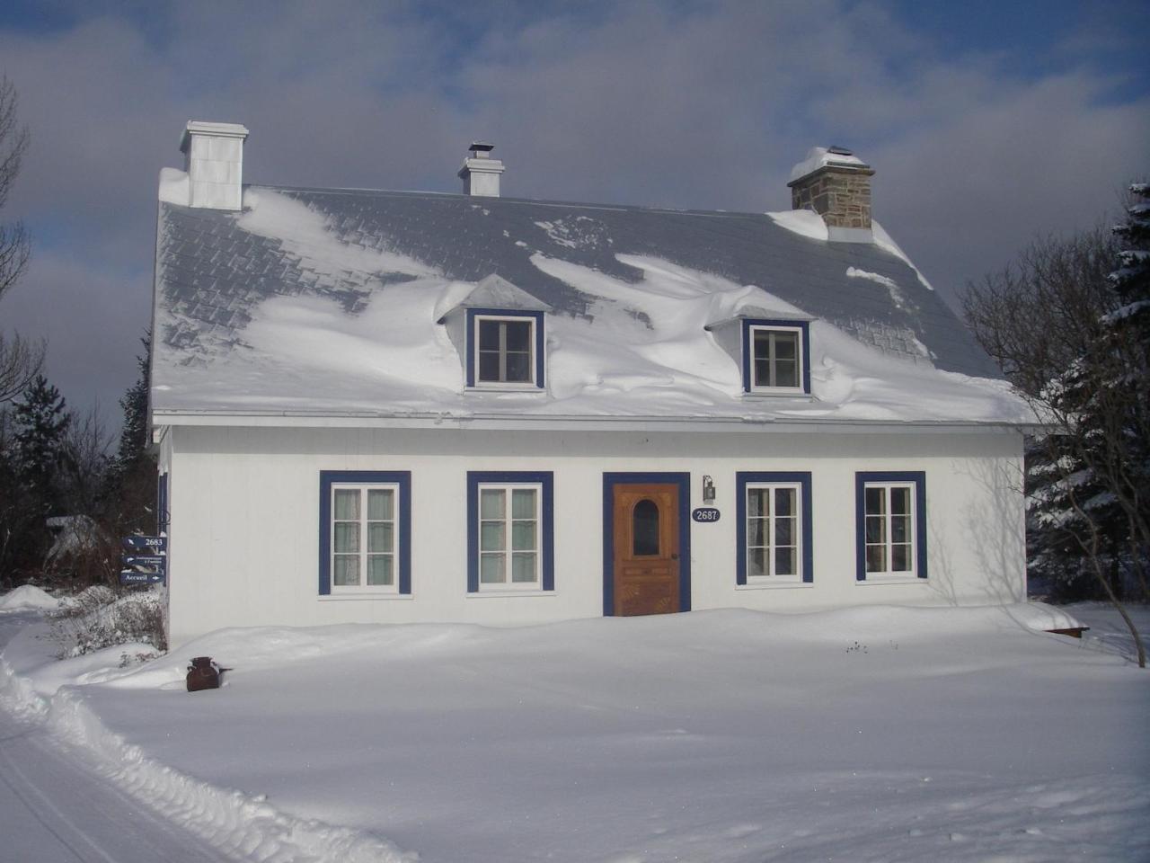 Au Vieux Foyer Bed & Breakfast Saint-Pierre-de-l'Ile-d'Orleans Exterior photo
